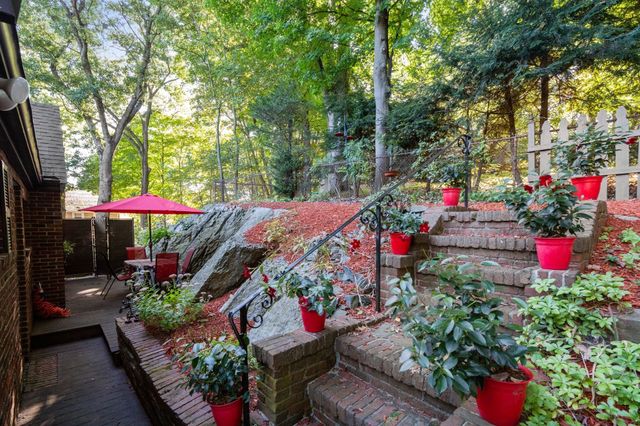 122 Austin St, Newton, MA 02460