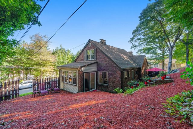 122 Austin St, Newton, MA 02460