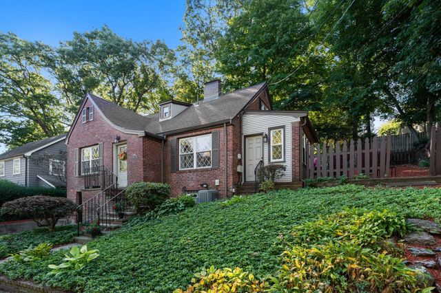 122 Austin St, Newton, MA 02460