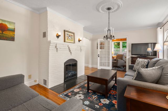 122 Austin St, Newton, MA 02460