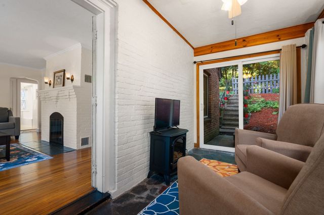 122 Austin St, Newton, MA 02460