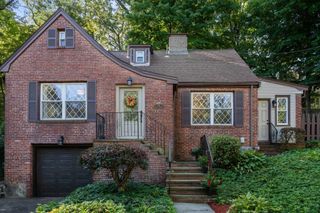 122 Austin St, Newton, MA 02460