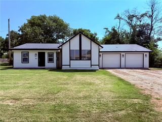 802 SE 2nd Avenue, Gravette, AR 72736