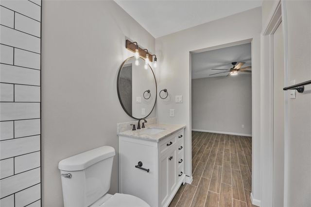 7 E Brookberry Court, The Woodlands, TX 77381