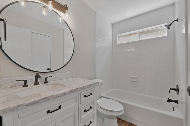 7 E Brookberry Court, The Woodlands, TX 77381