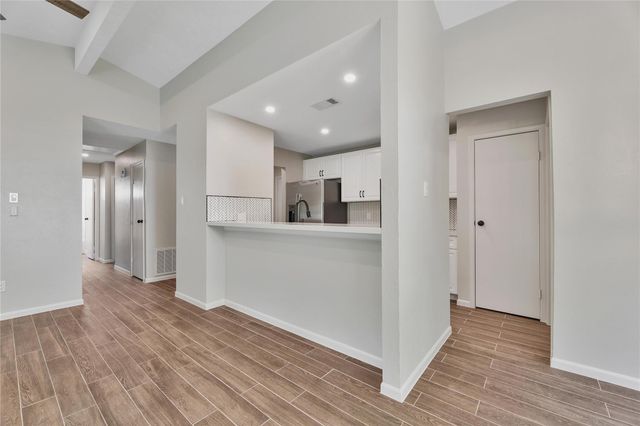 7 E Brookberry Court, The Woodlands, TX 77381