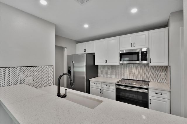 7 E Brookberry Court, The Woodlands, TX 77381