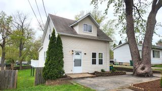 20 S Lake Avenue, Fox Lake, IL 60020