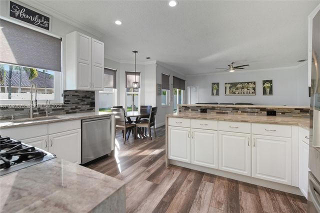 2225 NW 128th Ave, Pembroke Pines, FL 33028