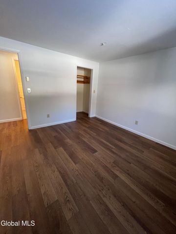 60 Snowberry Road, Malta, NY 12020