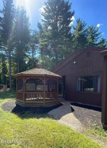 60 Snowberry Road, Malta, NY 12020