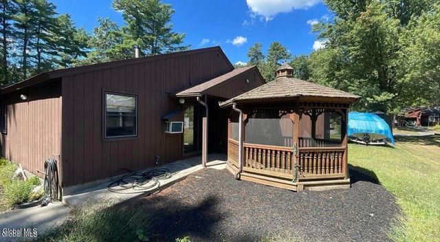 60 Snowberry Road, Malta, NY 12020