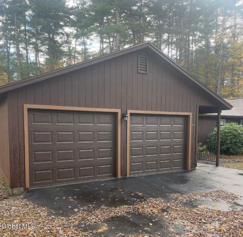 60 Snowberry Road, Malta, NY 12020