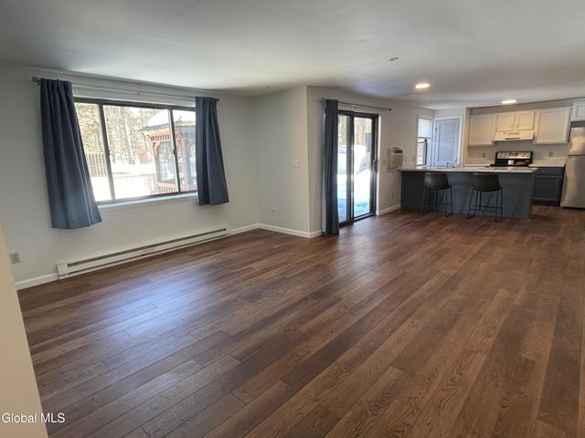 60 Snowberry Road, Malta, NY 12020