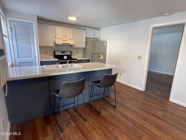 60 Snowberry Road, Malta, NY 12020