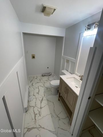 60 Snowberry Road, Malta, NY 12020