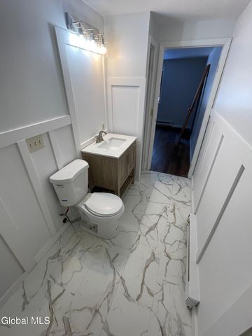 60 Snowberry Road, Malta, NY 12020