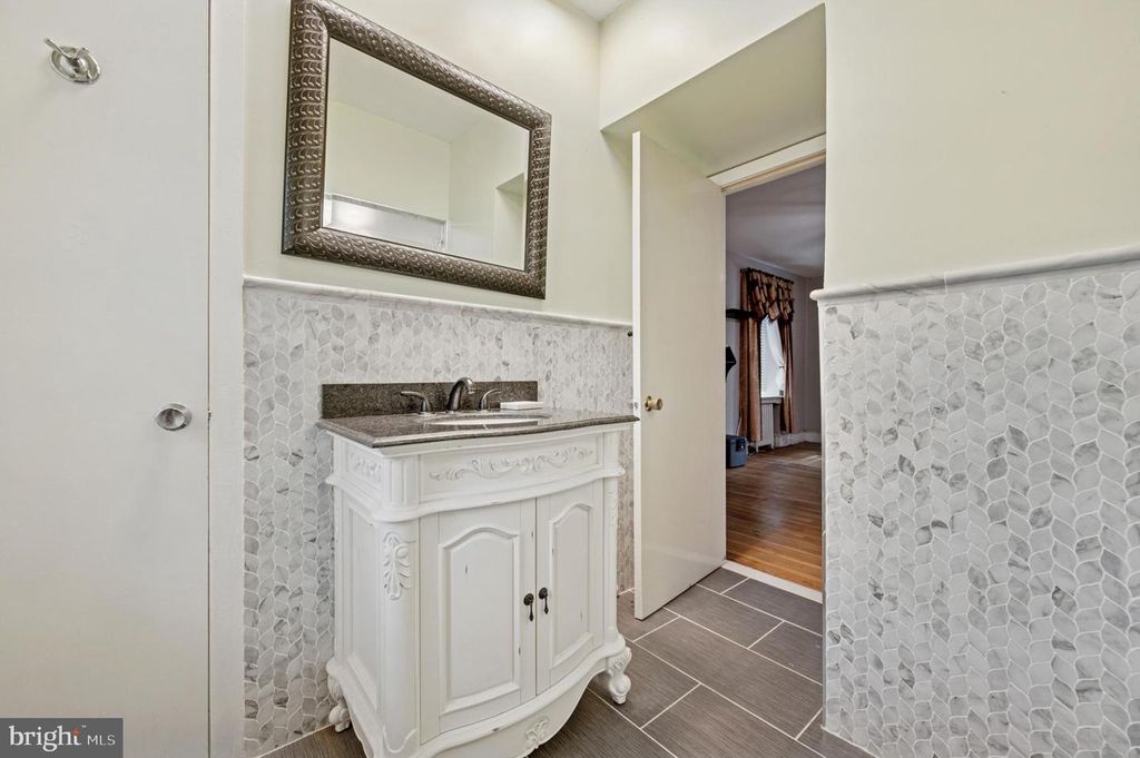 825 E HAINES ST, Philadelphia, PA 19138