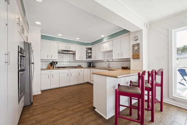 4211 Long Tom Ct, Galveston, TX 77554