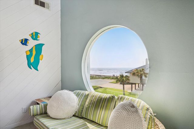 4211 Long Tom Ct, Galveston, TX 77554