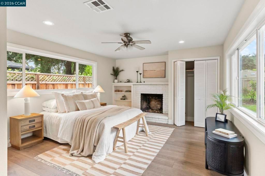 Image 12 of property listing at 934 Juanita Drive, Lafayette, CA 94595