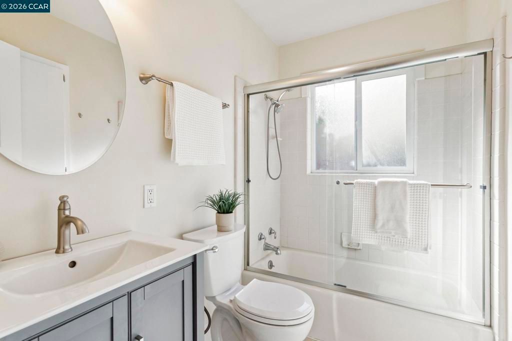 Image 18 of property listing at 934 Juanita Drive, Lafayette, CA 94595