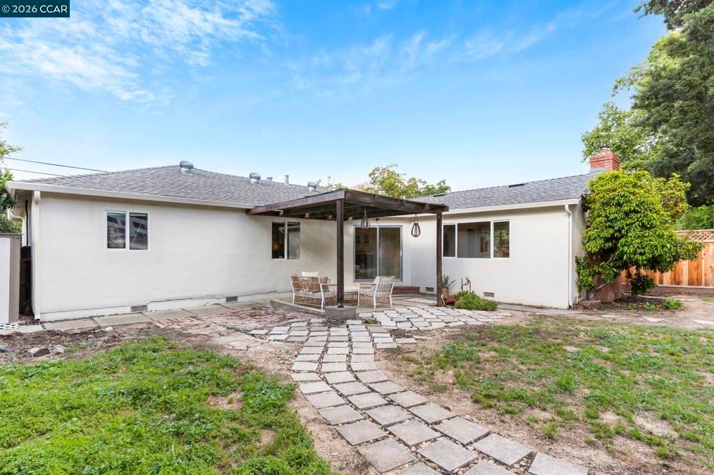 Image 30 of property listing at 934 Juanita Drive, Lafayette, CA 94595