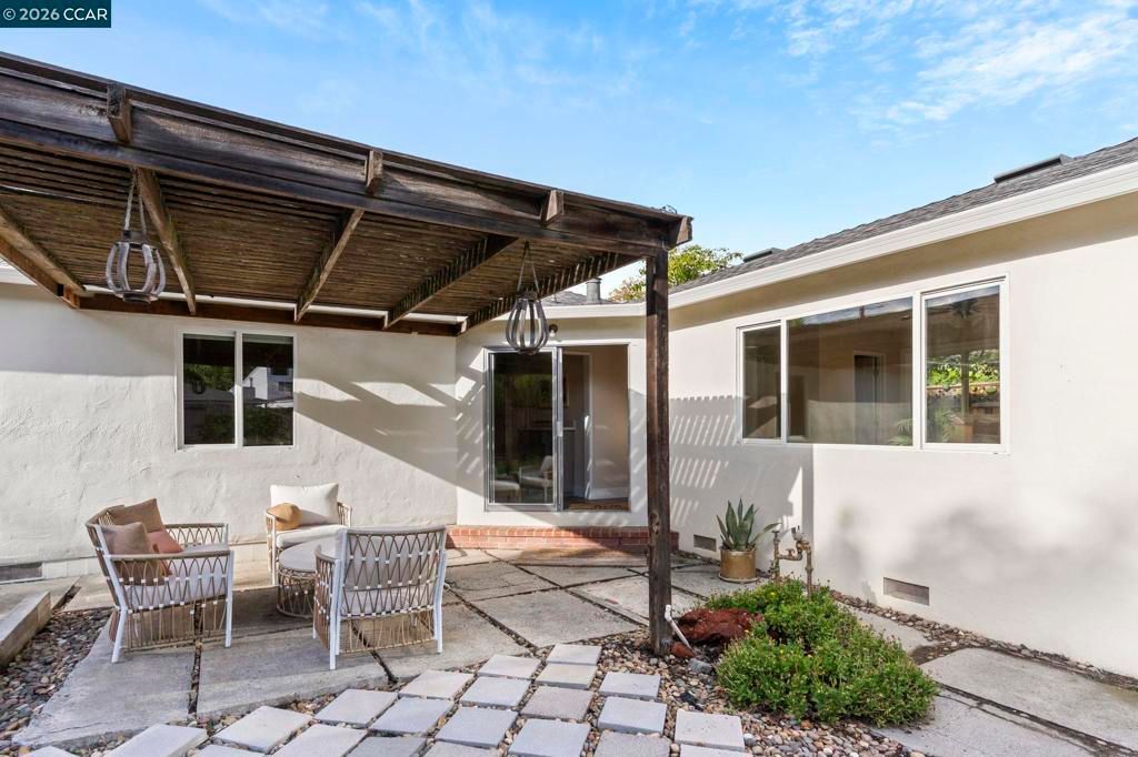 Image 31 of property listing at 934 Juanita Drive, Lafayette, CA 94595