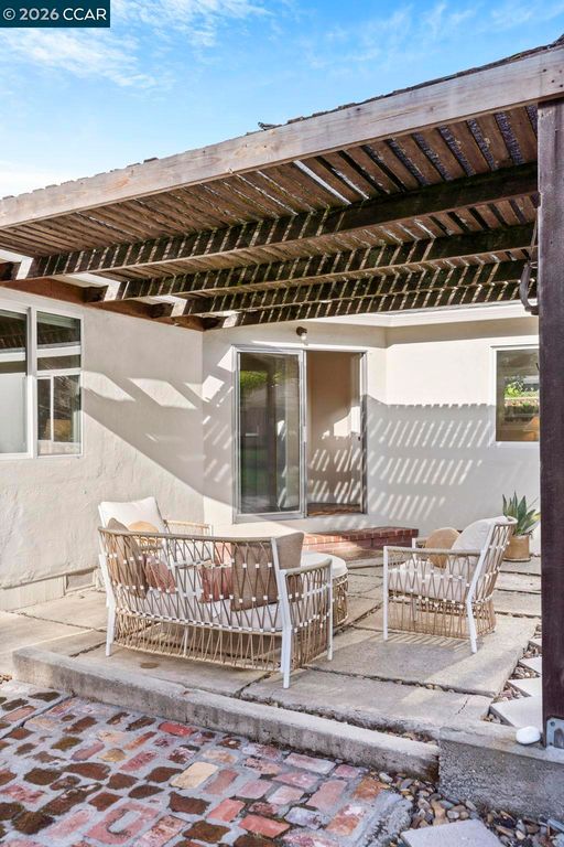 Image 32 of property listing at 934 Juanita Drive, Lafayette, CA 94595