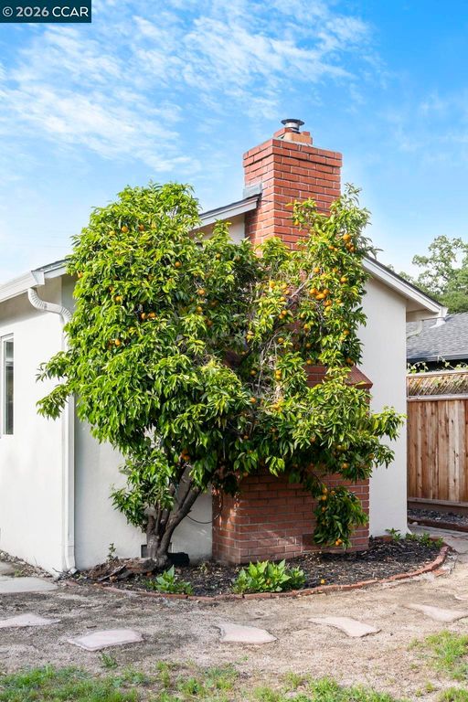 Image 33 of property listing at 934 Juanita Drive, Lafayette, CA 94595