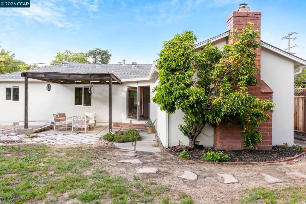 Image 34 of property listing at 934 Juanita Drive, Lafayette, CA 94595