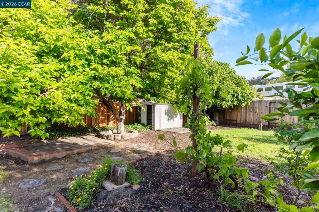 Image 35 of property listing at 934 Juanita Drive, Lafayette, CA 94595