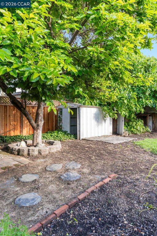 Image 36 of property listing at 934 Juanita Drive, Lafayette, CA 94595