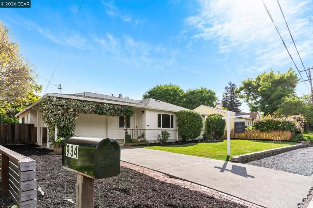 Image 38 of property listing at 934 Juanita Drive, Lafayette, CA 94595