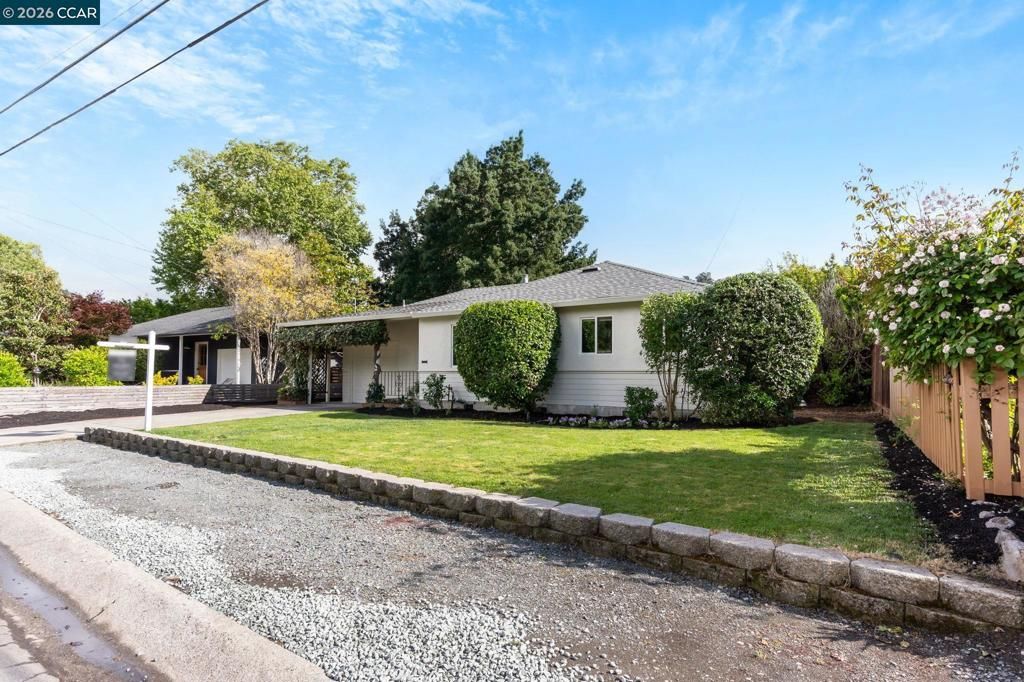 Image 39 of property listing at 934 Juanita Drive, Lafayette, CA 94595