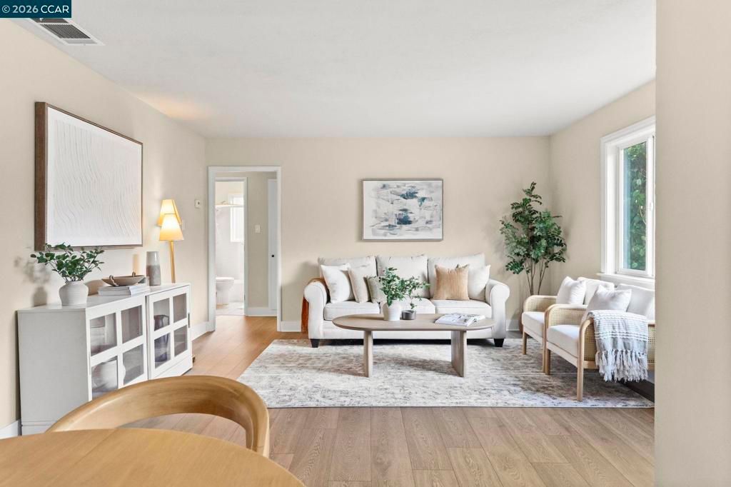 Image 4 of property listing at 934 Juanita Drive, Lafayette, CA 94595