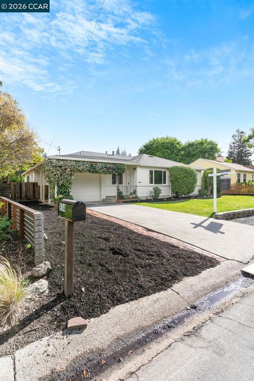 Image 40 of property listing at 934 Juanita Drive, Lafayette, CA 94595