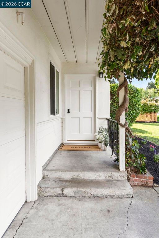 Image 41 of property listing at 934 Juanita Drive, Lafayette, CA 94595