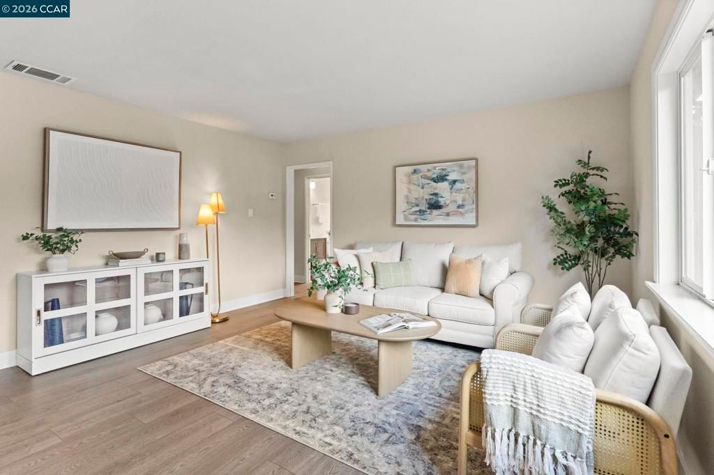 Image 5 of property listing at 934 Juanita Drive, Lafayette, CA 94595