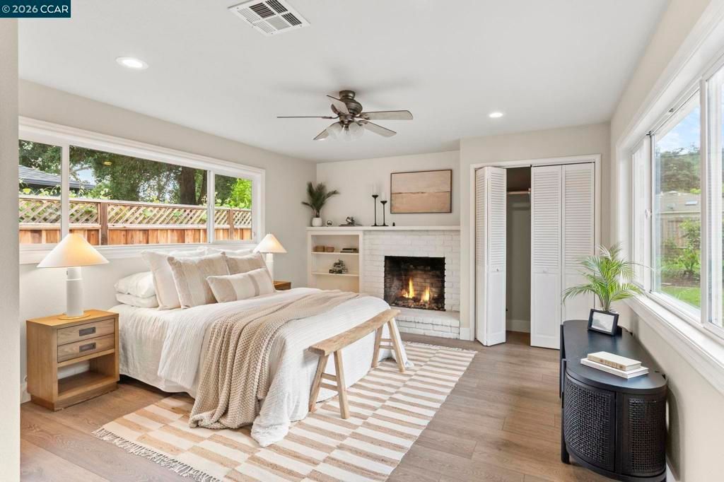 Image 9 of property listing at 934 Juanita Drive, Lafayette, CA 94595