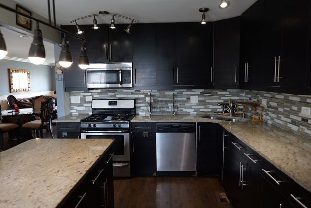 3223 W 84th Place, Chicago, IL 60652