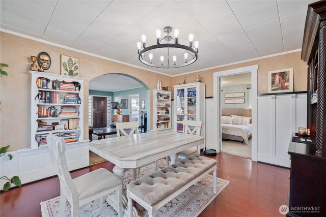 304 Crawford Street, Kelso, WA 98626