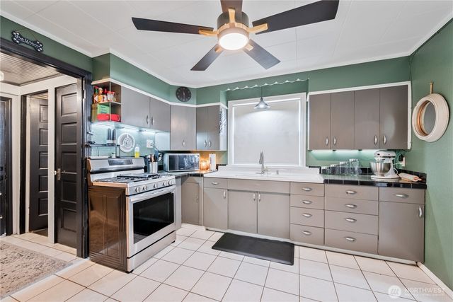 304 Crawford Street, Kelso, WA 98626