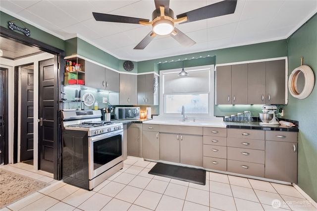 304 Crawford Street, Kelso, WA 98626