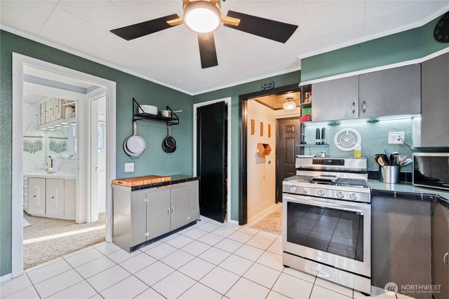 304 Crawford Street, Kelso, WA 98626