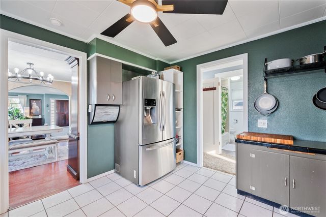 304 Crawford Street, Kelso, WA 98626