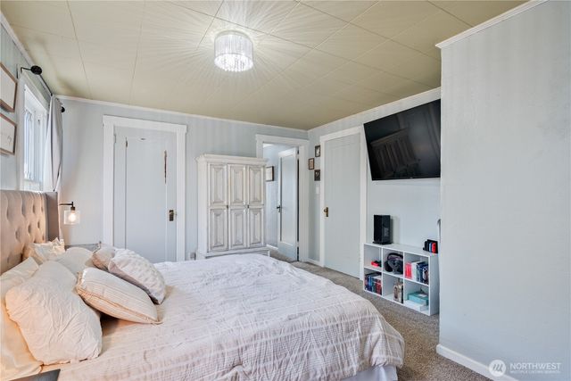 304 Crawford Street, Kelso, WA 98626