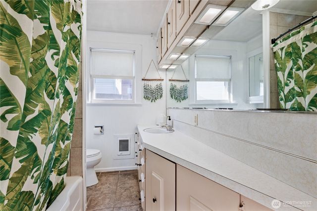 304 Crawford Street, Kelso, WA 98626