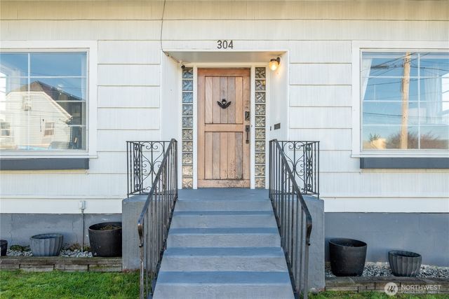 304 Crawford Street, Kelso, WA 98626