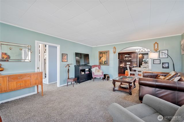 304 Crawford Street, Kelso, WA 98626